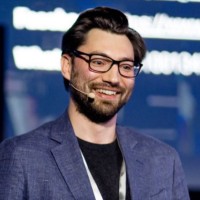 Pejabat Inovasi lan Kelestarian Utama